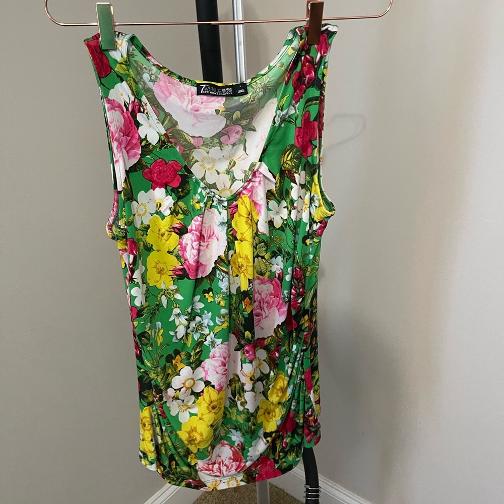 Green floral top